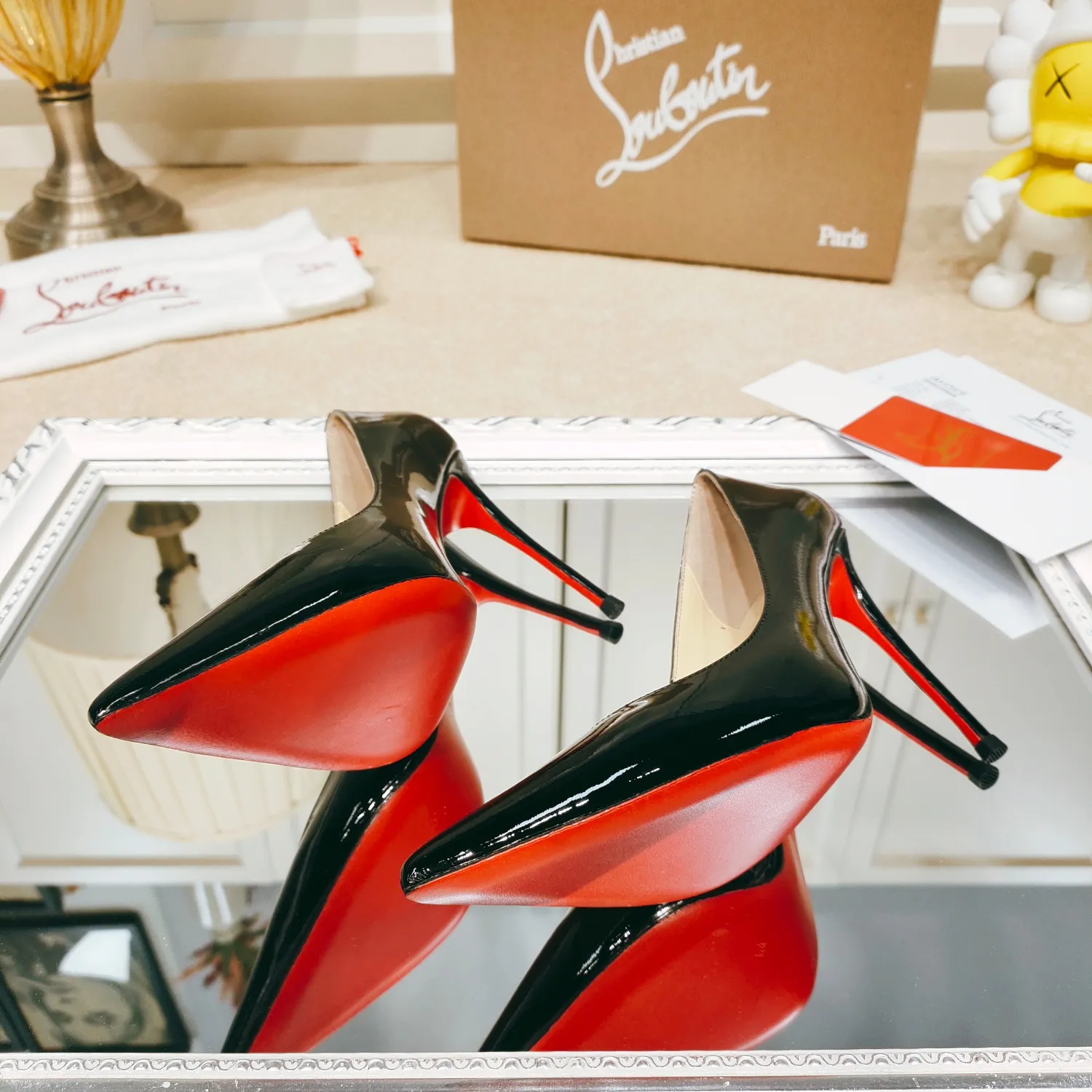 👟👟Ex-factory price 560👟👟 🎀Christian Louboutin (Christian Louboutin) CL red-soled shoes, early spring style.  A must-have high-heeled shoe for fairies, with 5 types of heel heights to choose from! The original version was disassembled and developed, produced with original craftsmanship, and after 3 months of continuous debugging, it can be shipped perfectly. Stable and comfortable high heels allow every fairy to control them easily. The lines on the back of the foot are super sexy and suitable for various occasions. Original matching packaging! 💞Fabric: Imported sheepskin, cow patent leather, cowhide + special materials (other materials and colors can be customized according to drawings) 💕Inner lining, feet: imported sheepskin! 💕Outsole: Italian red high-gloss leather outsole 💕Heel height: 10cm 💕Number of sizes: 35-39 (34/40/41 can be customized)
